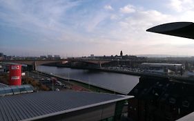 Glasgow Central Riverview Luxury Apartment
